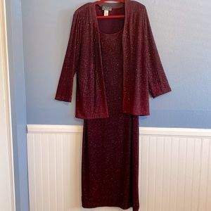Burgundy 2 pc Party maxi dress with long sleeve jacket. Dress sleeveless. Size14